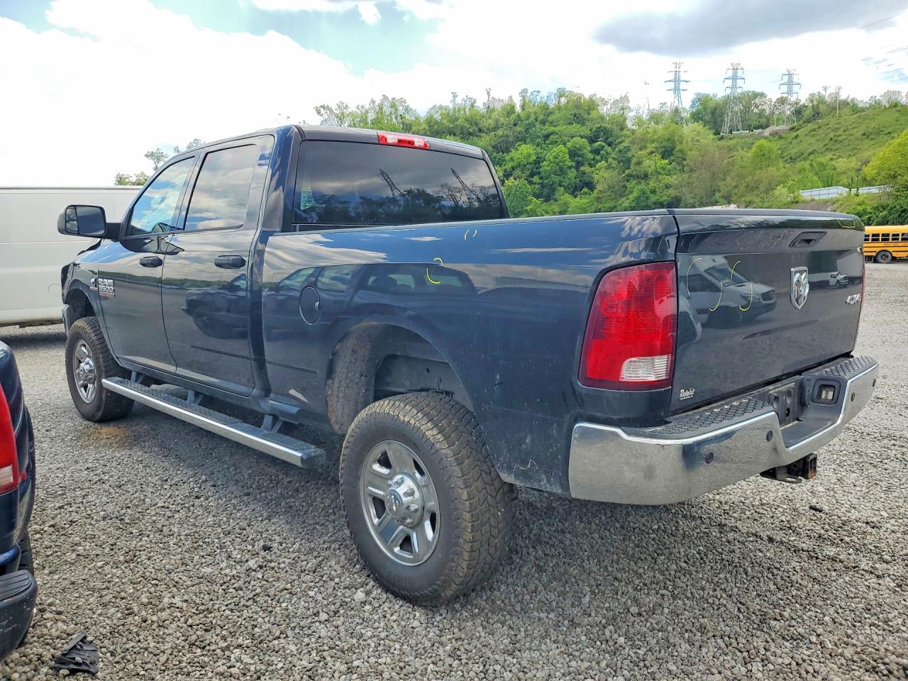 2017 RAM 3500 — VIN 3C63R3CL5HG775516 — photo 2